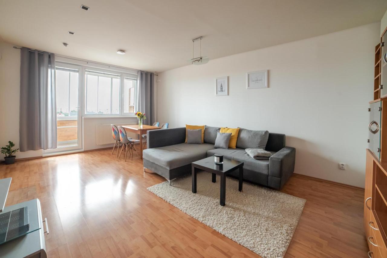 Strawberry Apartment Bratislava Luaran gambar