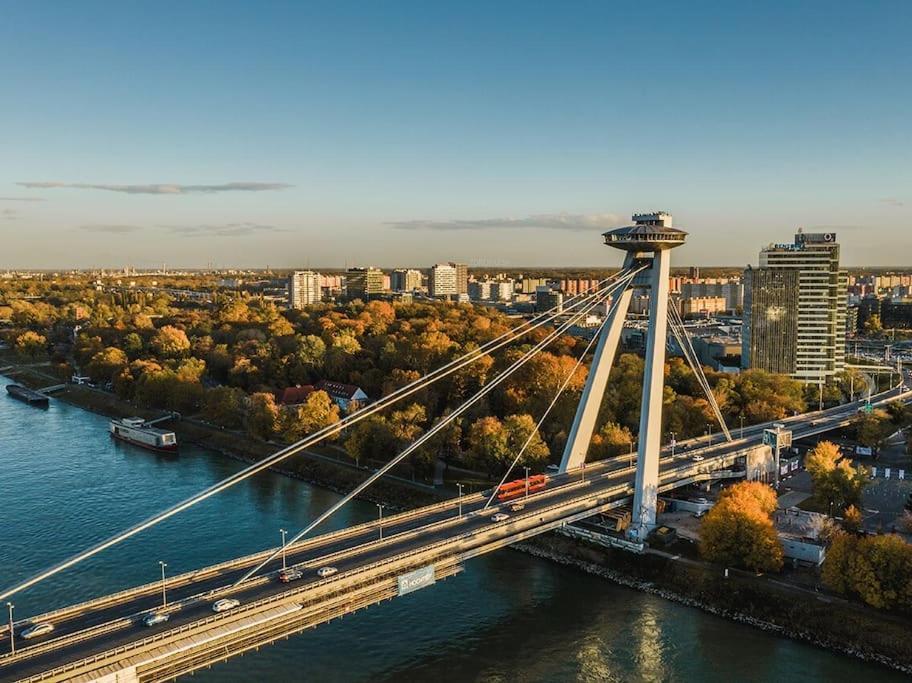 Strawberry Apartment Bratislava Luaran gambar