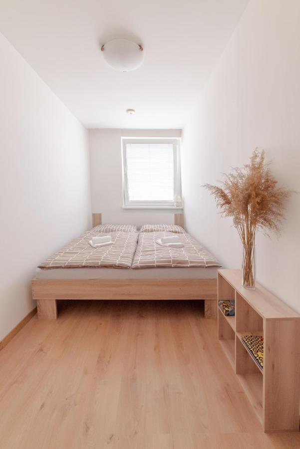 Strawberry Apartment Bratislava Luaran gambar